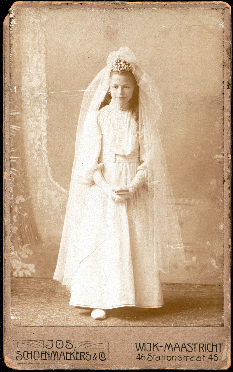 1908-Mia-Bastian,-comm-