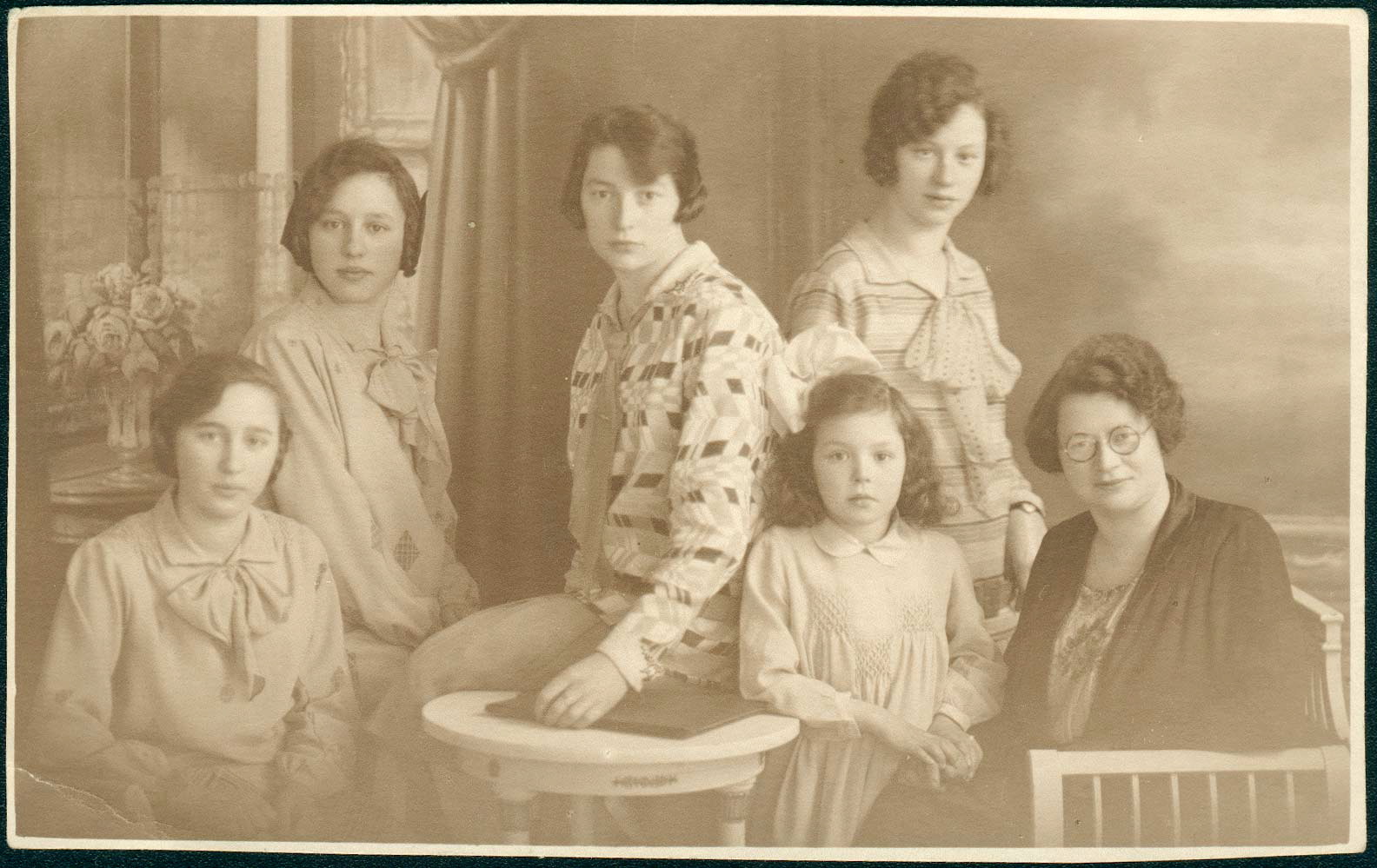 1926-Lies,-Mia,-Truus,-Marie-Bastian-en-Lies-en-Lie-Duysens